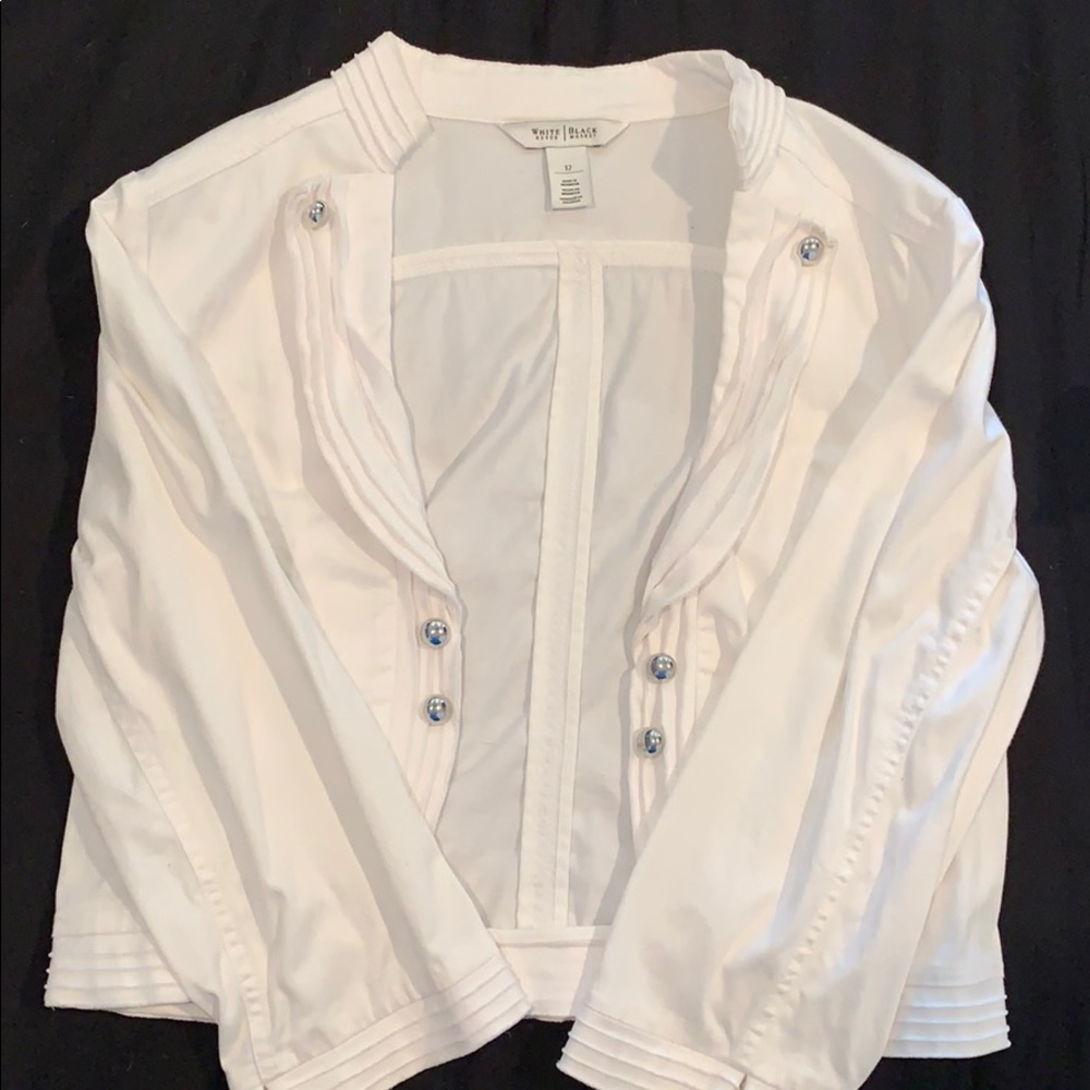 White crop blazer